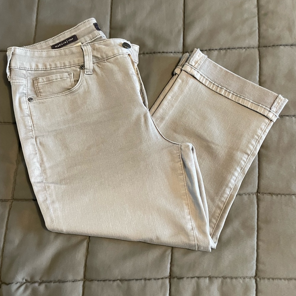 NYDJ “Marilyn” Crop Cuffed Light Gray Jeans, size 10